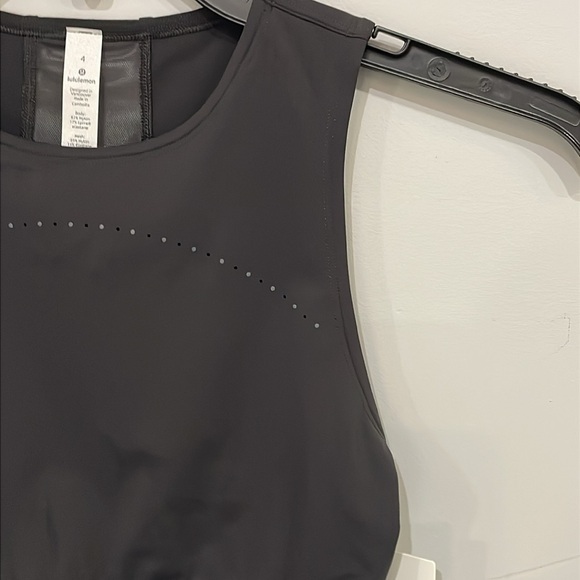 Lululemon Hotty Hot Cropped Tank Top - Charcoal Gray, Size 4 - NWT - Picture 2 of 10